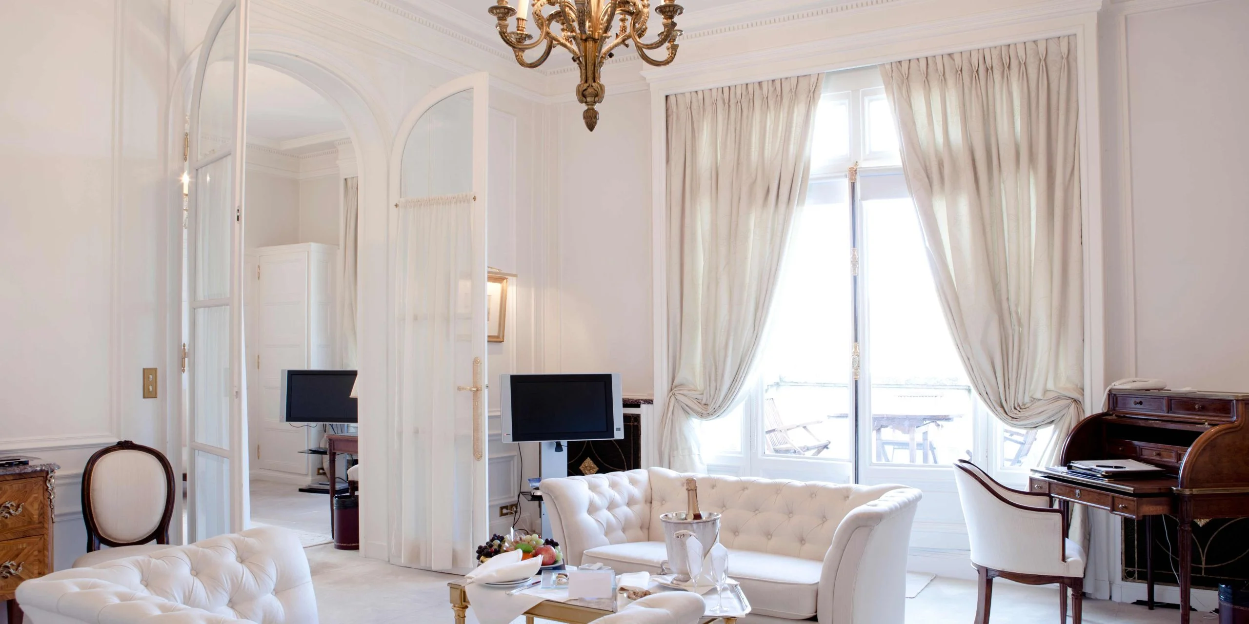 Lüks otel süit odası iç görünümü